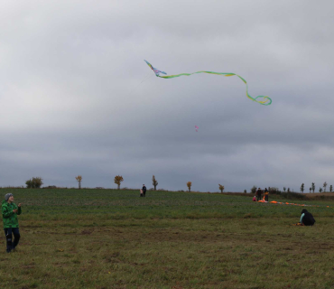 Draci byli na zemi kousek nad zemí i velmi vysoko na obloze...