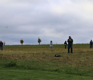 Vítr byl tak silný, že pomoc rodičů byla nutná.