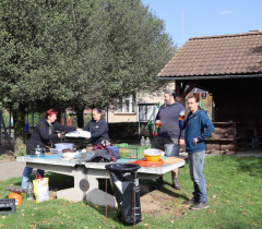 Nekotlíkoví soutěžící si přinesli vařiče.